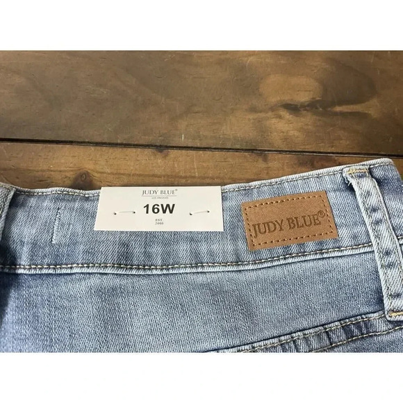 Judy Blue Boyfriend Fit Distressed Light Wash Jeans Size 16W JB82281 JS MD - Picture 9 of 12